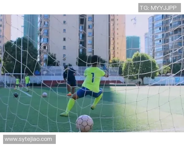 足球明星挑战极限在中国山脉攀登的精彩瞬间与背后的故事