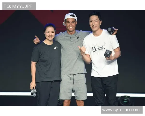 当女明星与足球明星同框互动引发热议的精彩瞬间合集